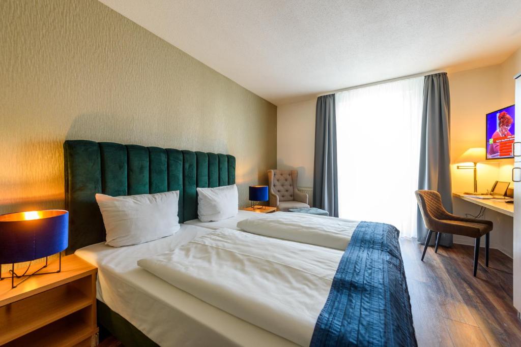 Postel nebo postele na pokoji v ubytování Residenz Hotel Leipzig