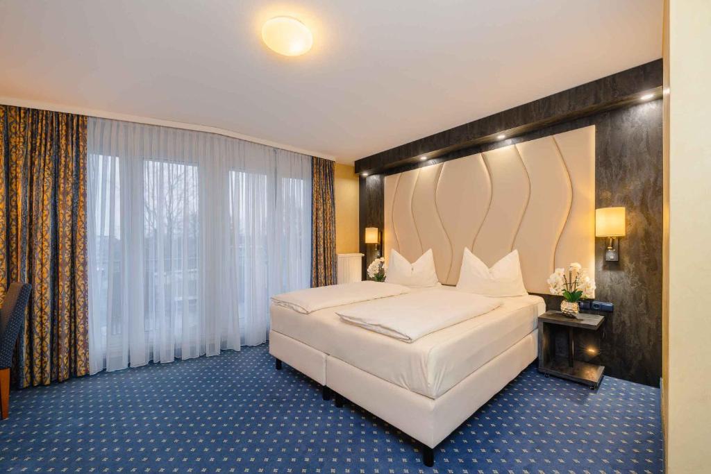 PLAZA INN Köln Pulheim - Standard Double Room