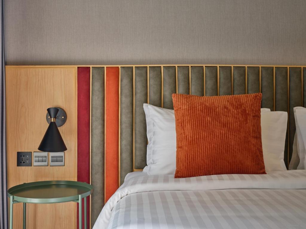 The Quarter Onnut by UHG - Resim 26