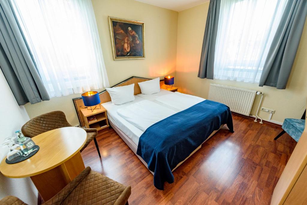 Postel nebo postele na pokoji v ubytování Residenz Hotel Leipzig
