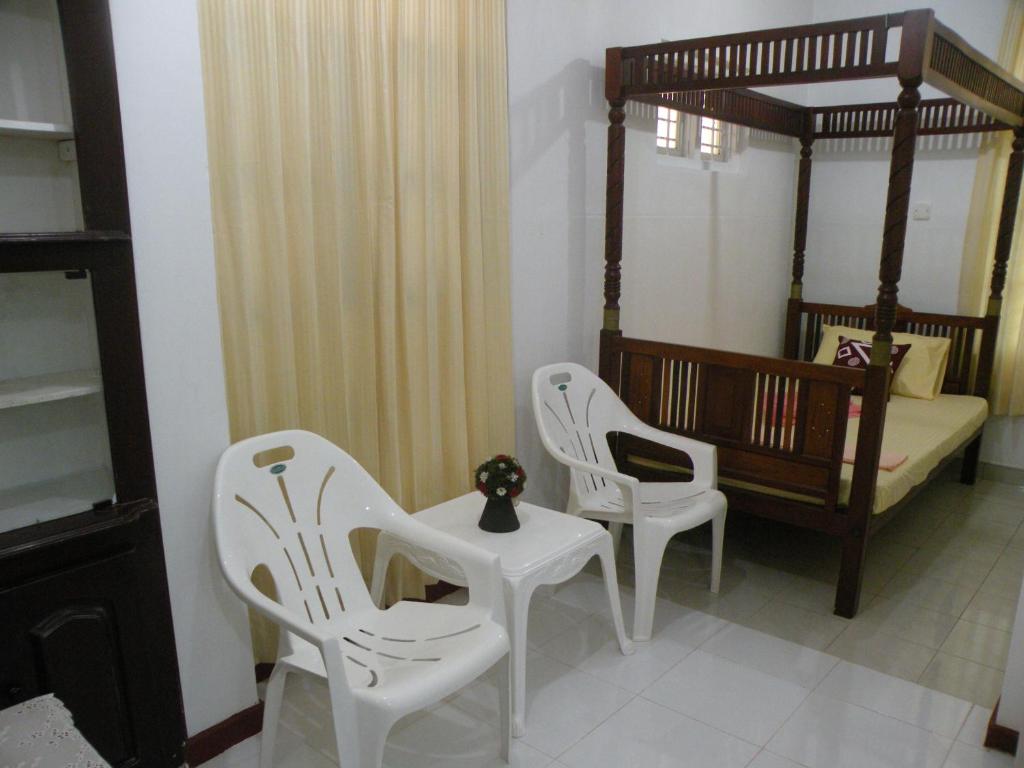 Henderson Airport Residence - 11