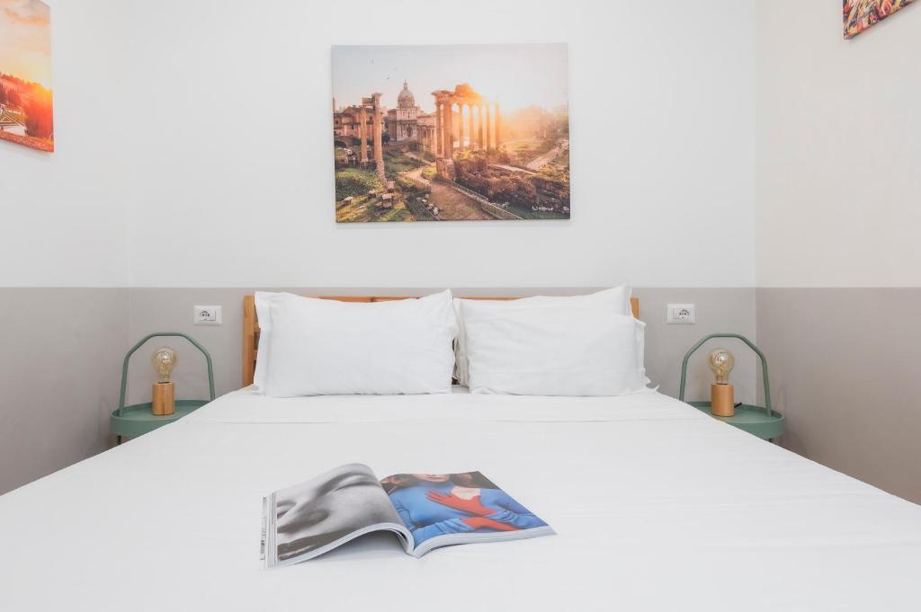 A bed or beds in a room at Trevi Fountain Apartment - ZENO 03
