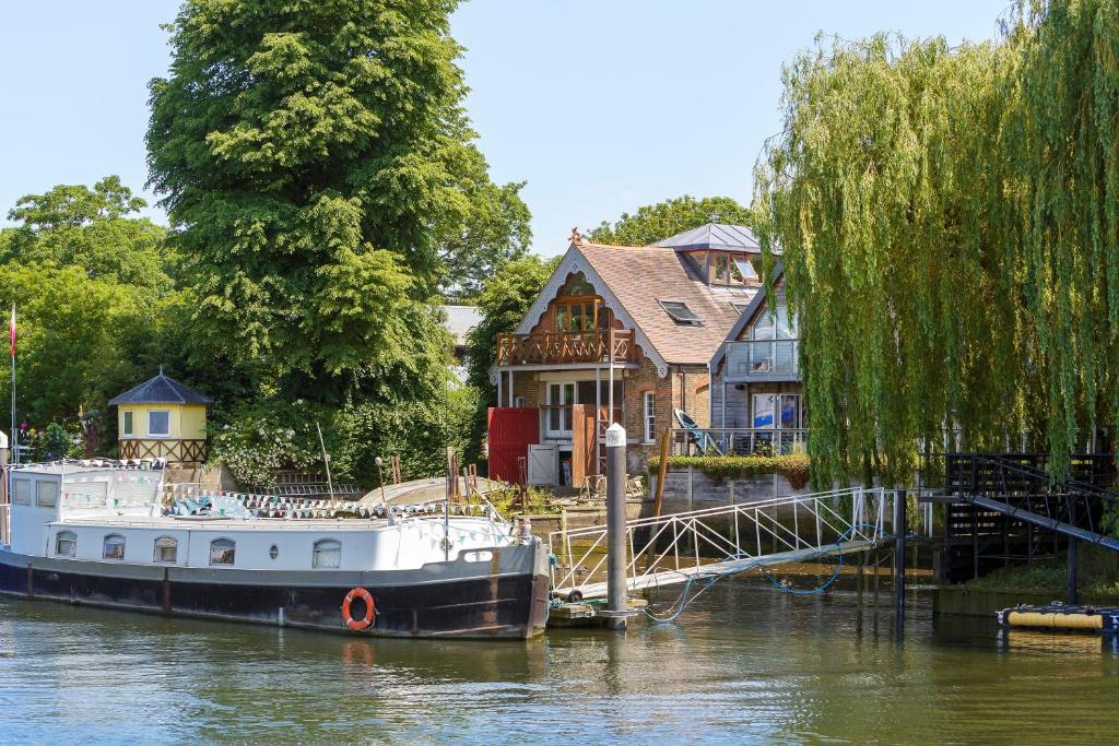 Eel Pie Boathouse, Twickenham (updated prices 2024)