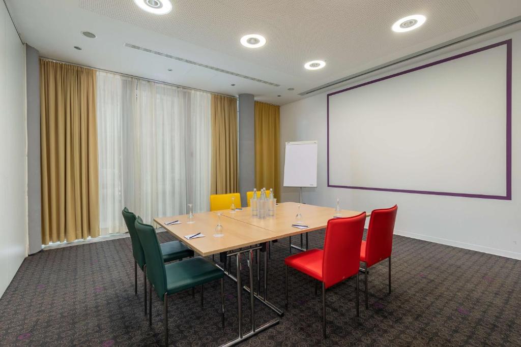 DoubleTree by Hilton Frankfurt Niederrad - Resim 44