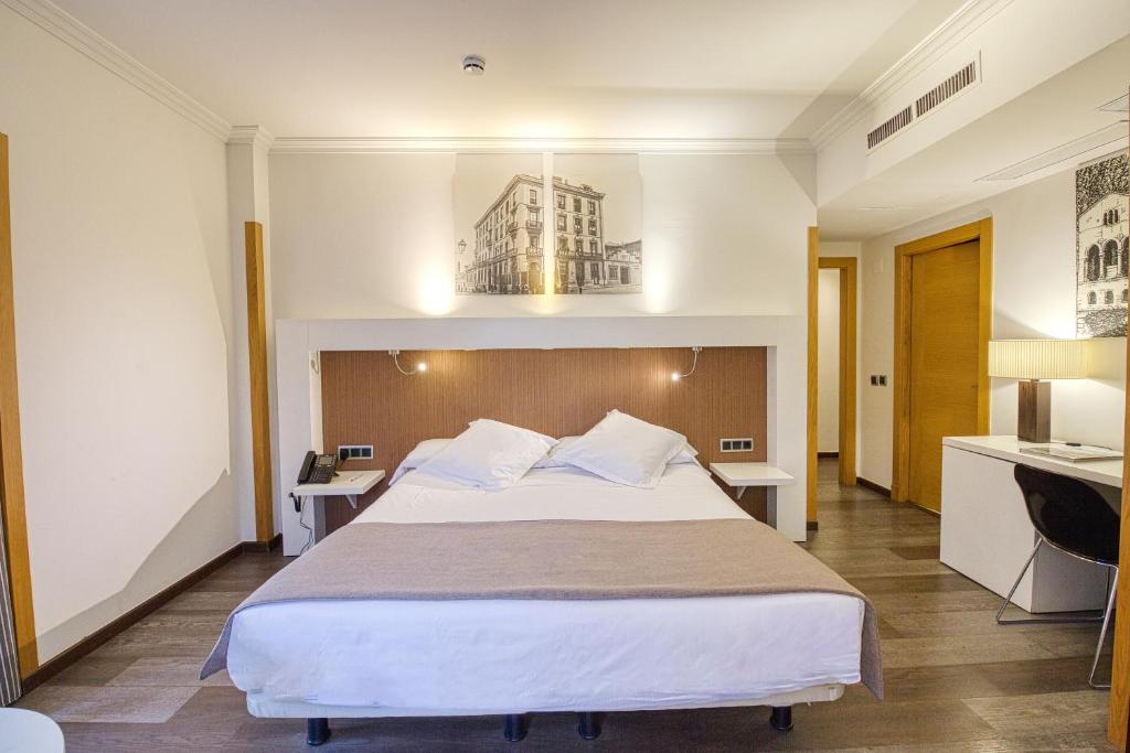 Postel nebo postele na pokoji v ubytování Gran Hotel España