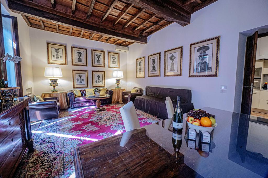 Via Giulia Charming Apartment with Balcony