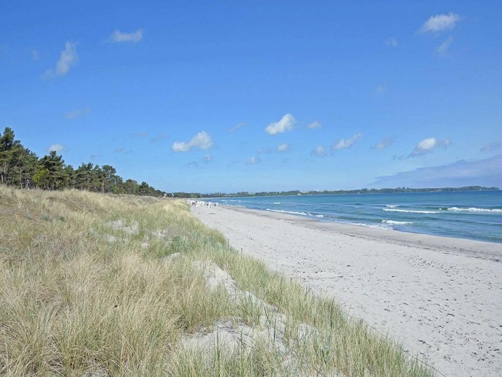 Uma praia em ou perto do quarto em acomodação particular