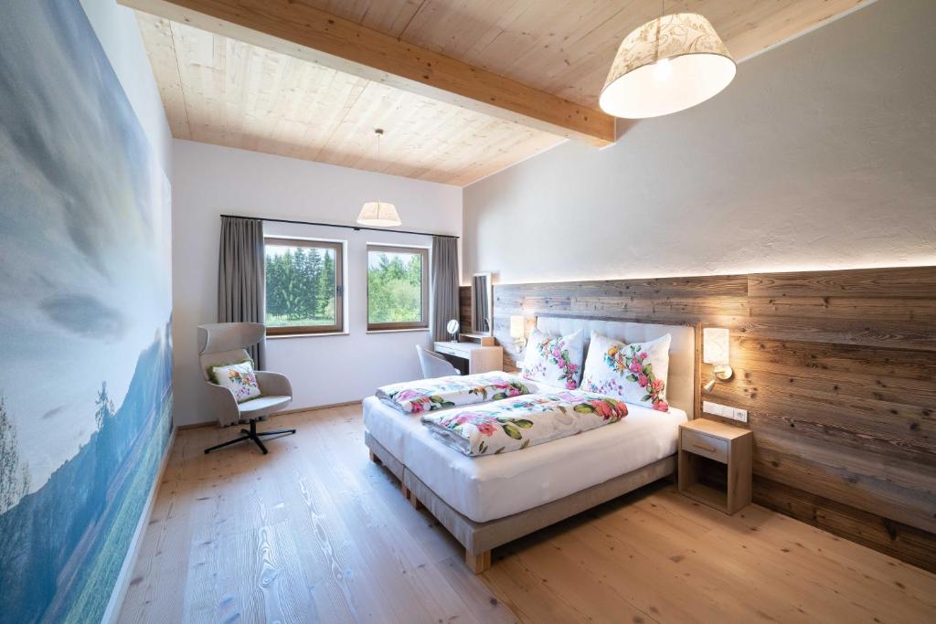Postel nebo postele na pokoji v ubytování Rosenhof Salzburger Seenland