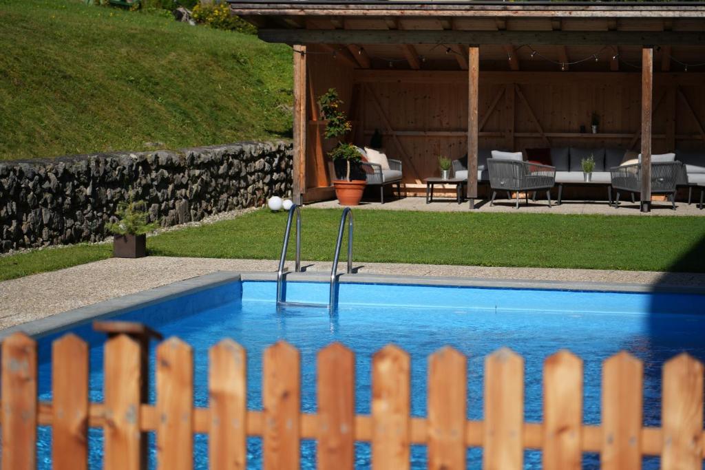 Bazén v ubytování Ferienhotel Iris nebo v jeho okolí