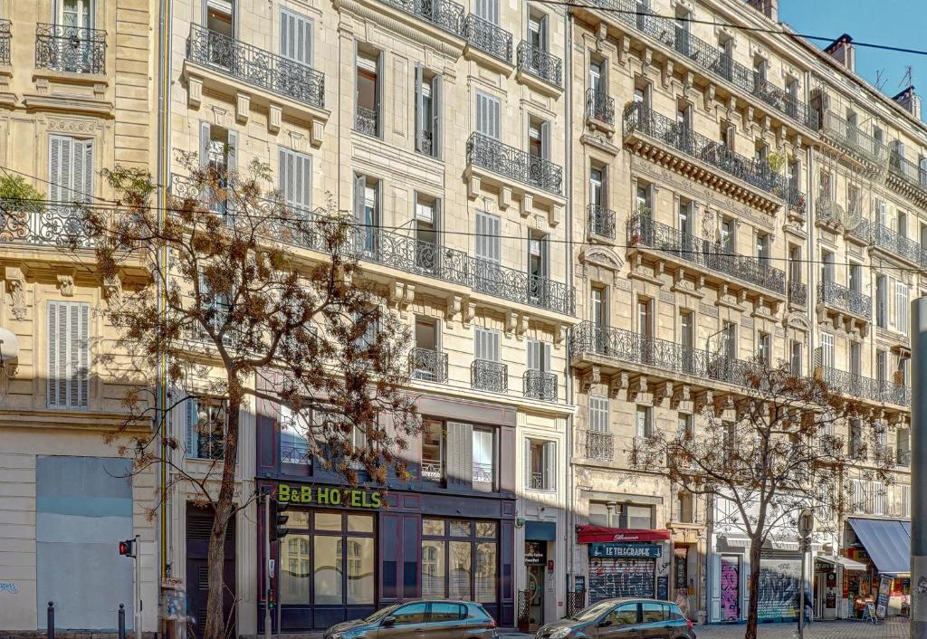 B&B HOTEL Marseille Centre Vieux Port - Resim 17