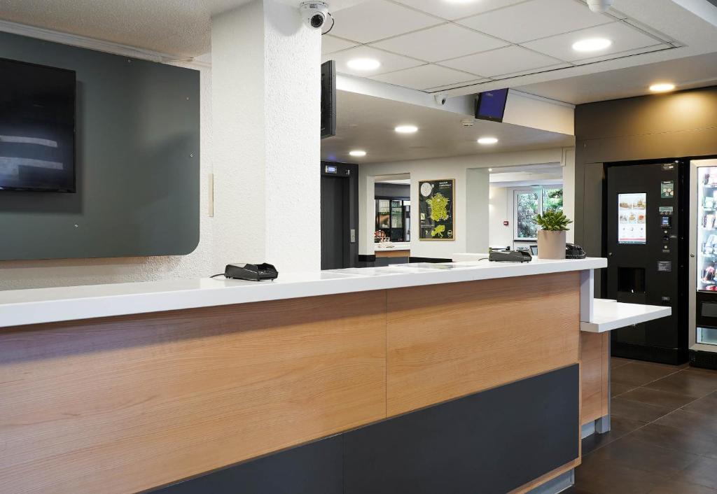 B&B HOTEL Marseille Parc Chanot - Resim 13