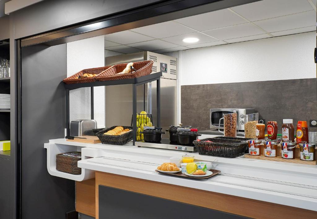 B&B HOTEL Marseille Parc Chanot - Resim 15