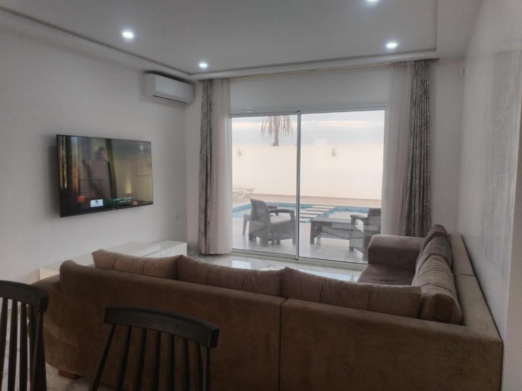 TV a/nebo společenská místnost v ubytování Villa du Soleil - Style moderne