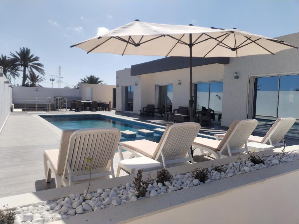 Bazén v ubytování Villa du Soleil - Style moderne nebo v jeho okolí