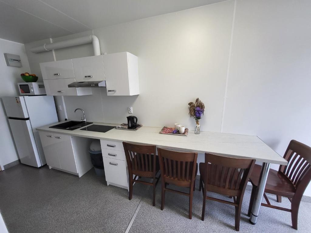 Hostel Atena - Chambre Quadruple Avec Salle De Bains Commune