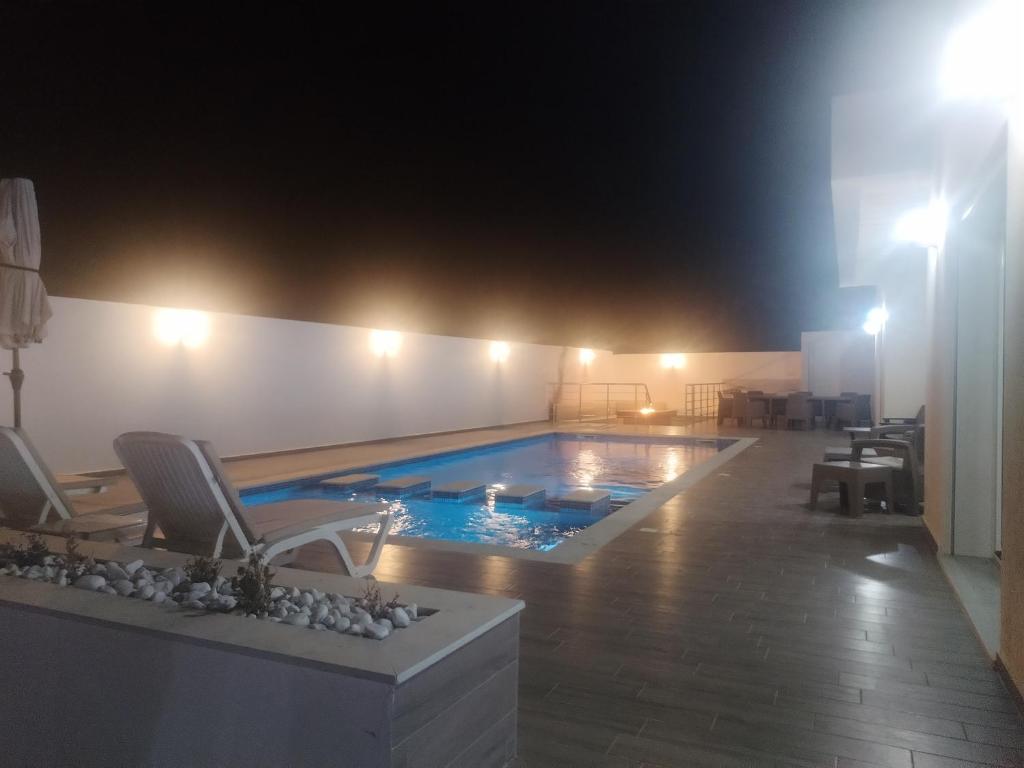 Bazén v ubytování Villa du Soleil - Style moderne nebo v jeho okolí