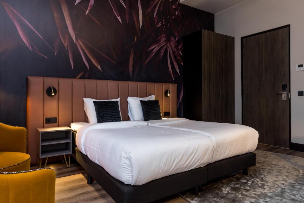 Postel nebo postele na pokoji v ubytování MERICI Hotel Sittard
