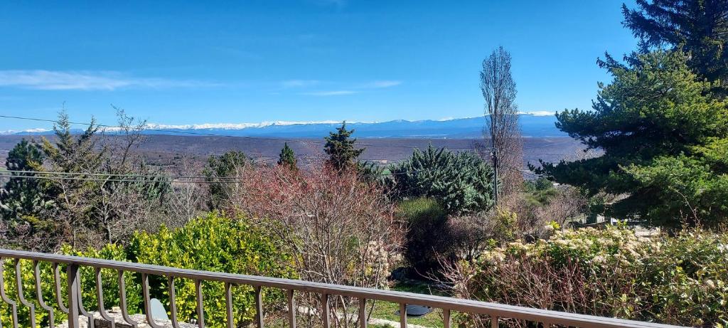 a balcony with a view of trees and mountains at Villa Maison de campagne 04 Vacheres Luberon 3 chambres 8 personnes in Vachères