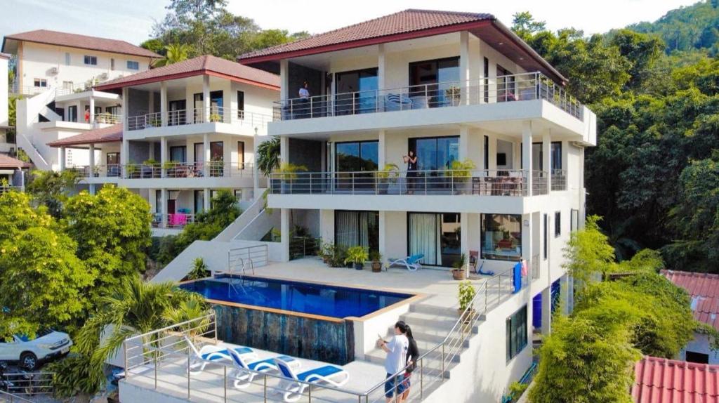 Bazén v ubytování Baan Chaweng Hill Samui nebo v jeho okolí