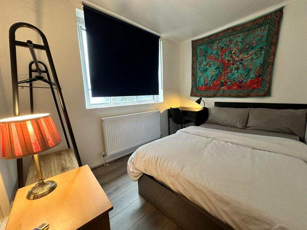 En eller flere senge i et værelse på Bethnal Green Rooms R3