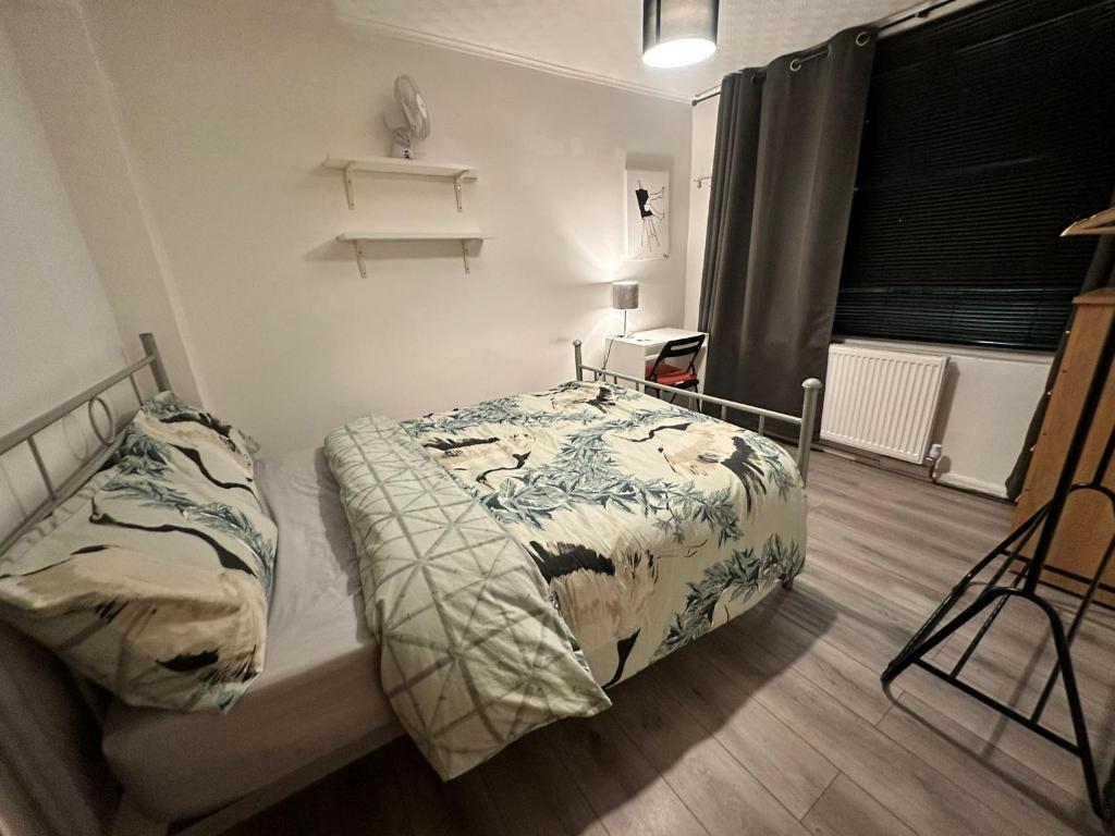 a bedroom with two beds and a window at Bethnal Green Rooms R1 in London