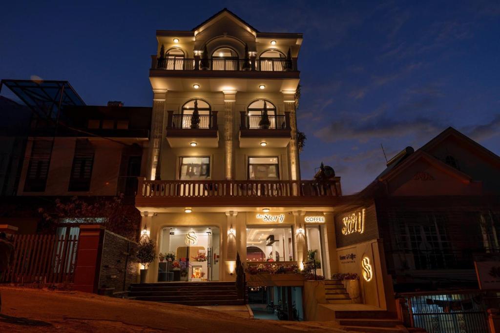 a large building with a tower with lights on it at Storij Home & Coffee in Khu Chi Lăng