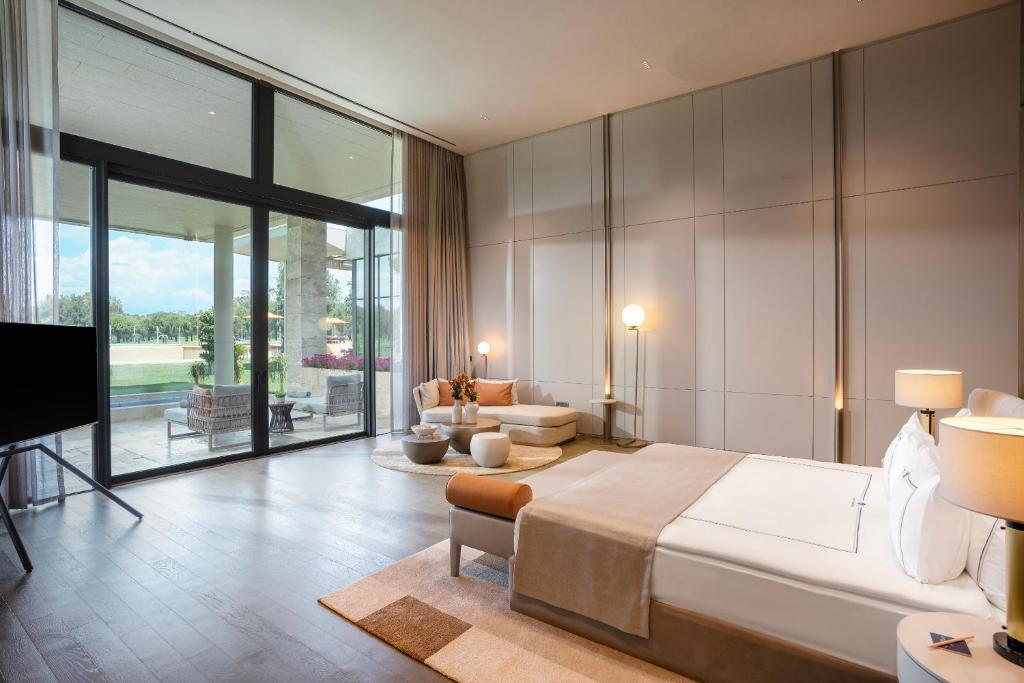 TV a/nebo společenská místnost v ubytování Kaya Palazzo Golf Resort
