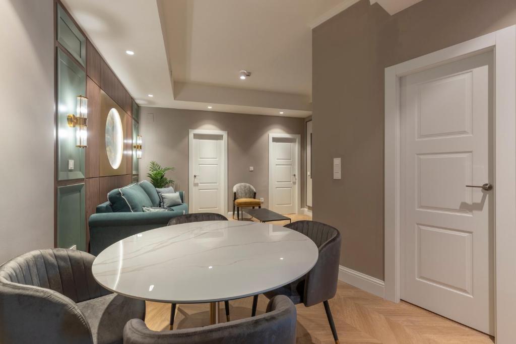 BiBo Suites Palacio de Portago - Resim 20