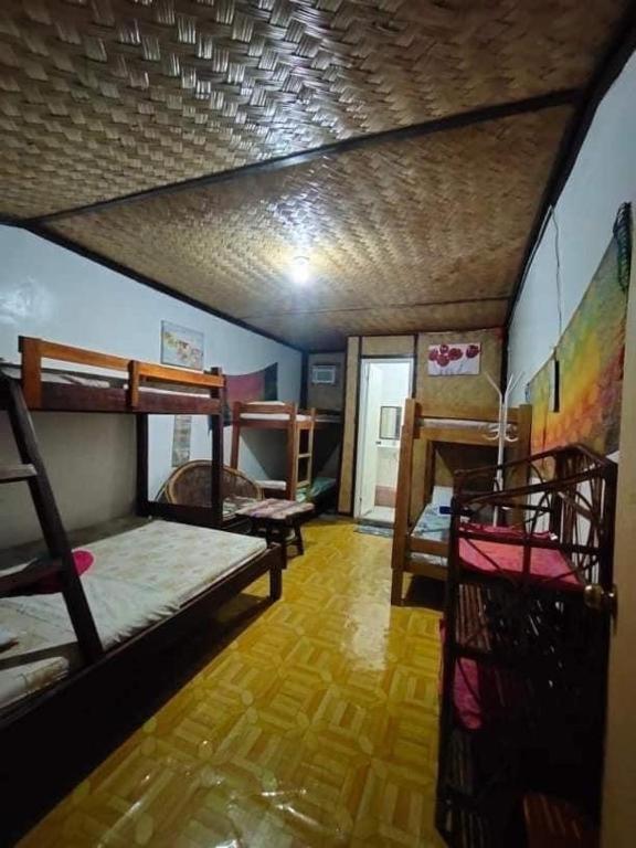 Postel nebo postele na pokoji v ubytování Sun Valley Hostel