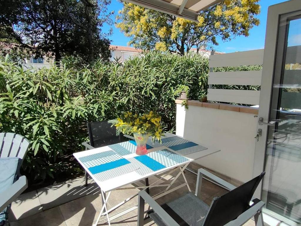 Fotografia z galérie ubytovania Rez-de-jardin calme proche commodités, plage, parking privé, clim, terrasse - Idéal famille - FR-1-723-36 v destinácii Cap d'Agde