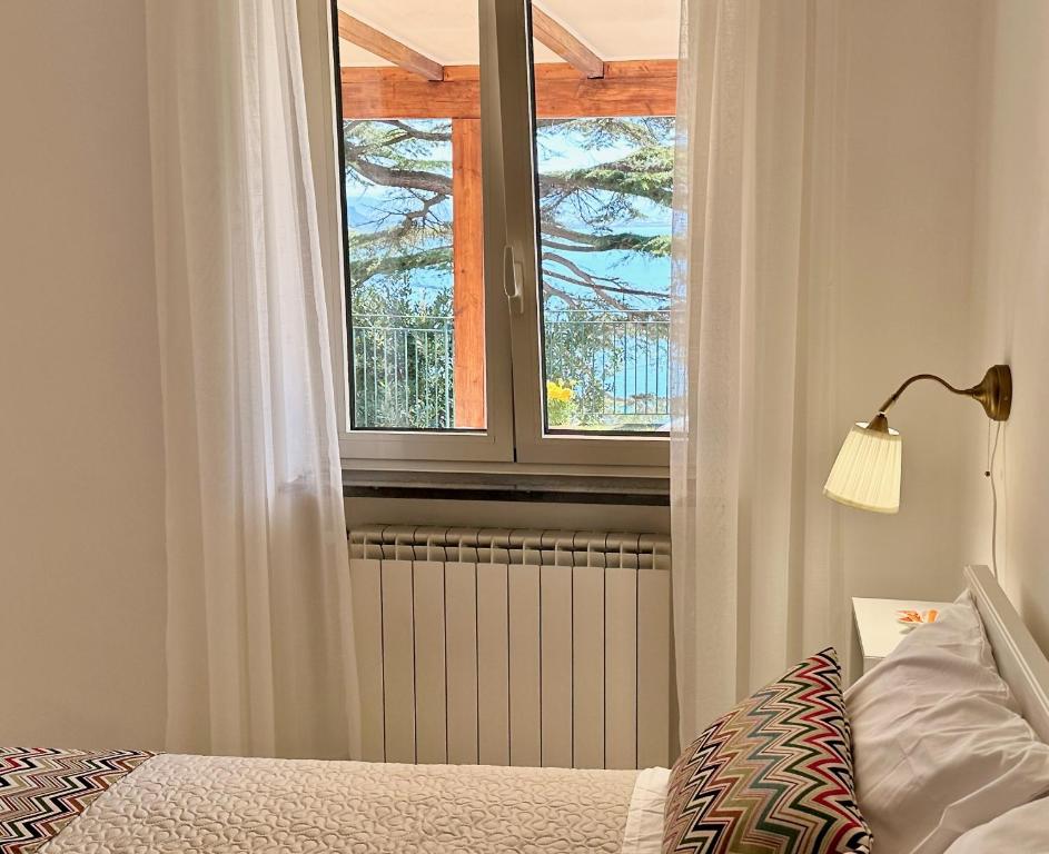 Postel nebo postele na pokoji v ubytování Villa Teresa con piscina costiera amalfitana
