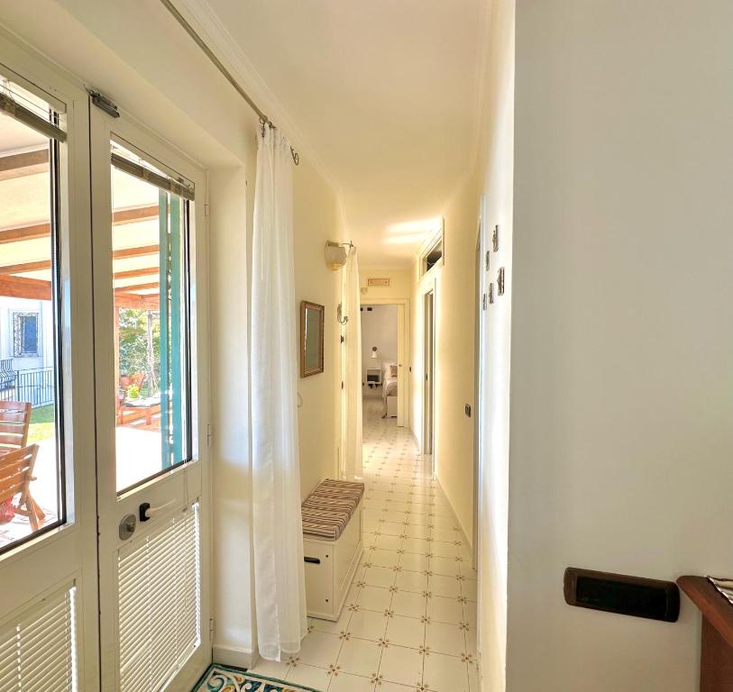 Fotografie z fotogalerie ubytování Villa Teresa con piscina costiera amalfitana v destinaci Vietri