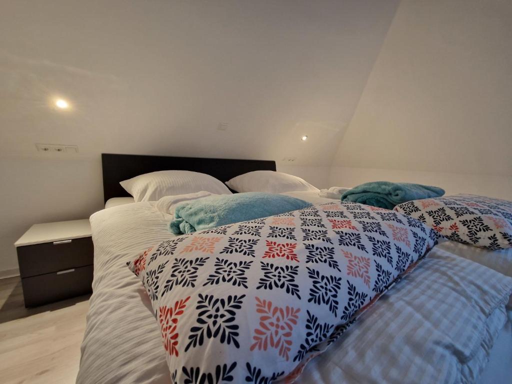 Кровать или кровати в номере Haus Ems - b50840