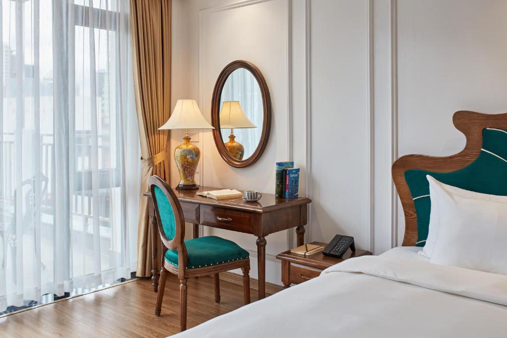 Postel nebo postele na pokoji v ubytování Eliana Premio Hotel Hanoi