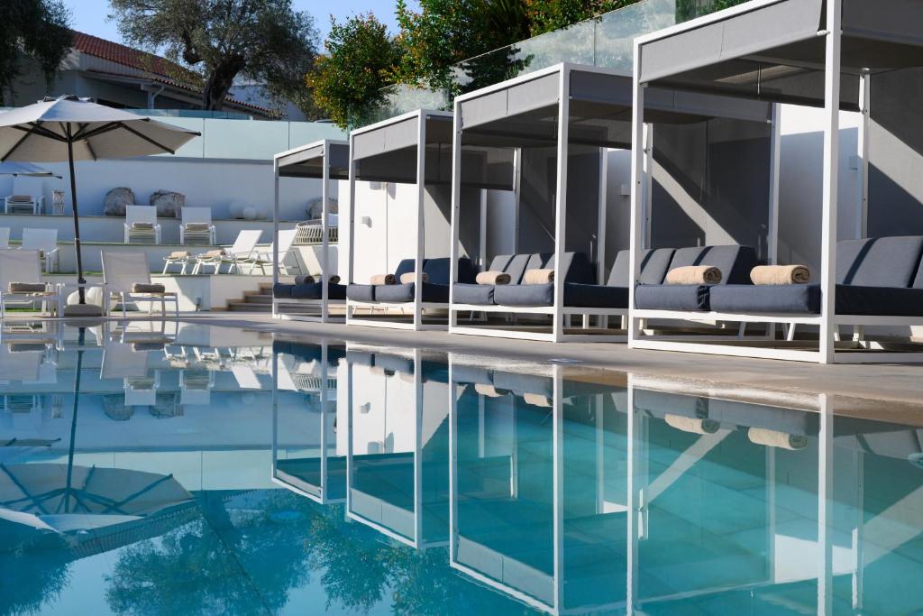Bazén v ubytování Ray Hotel Corfu nebo v jeho okolí
