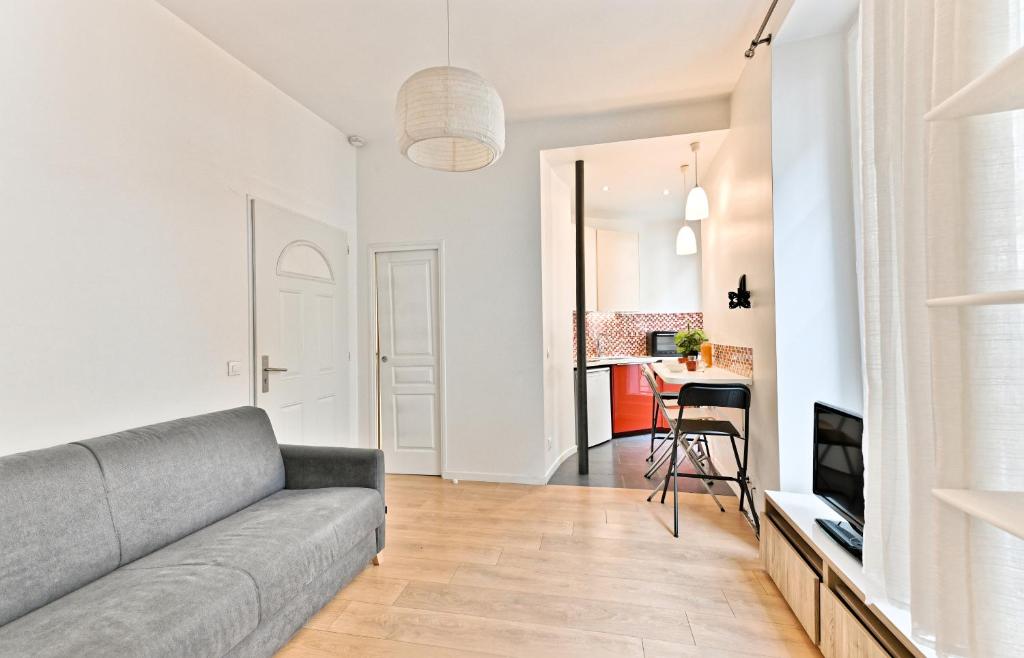 a living room with a couch and a table at Appartement au coeur du Marais in Paris