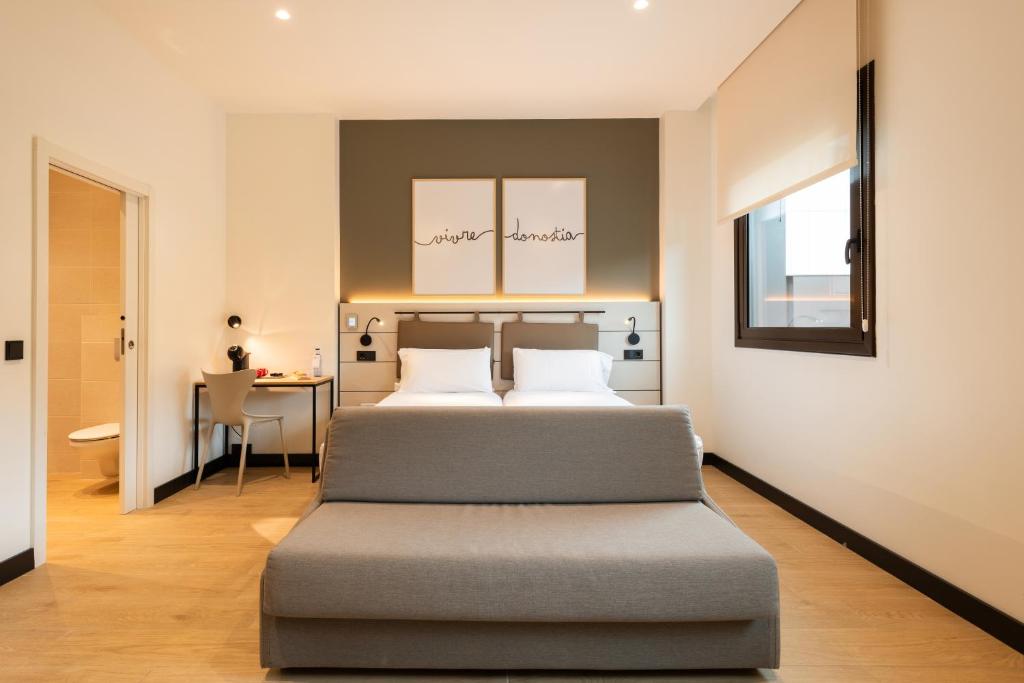 Postel nebo postele na pokoji v ubytování Leonardo Hotel San Sebastián