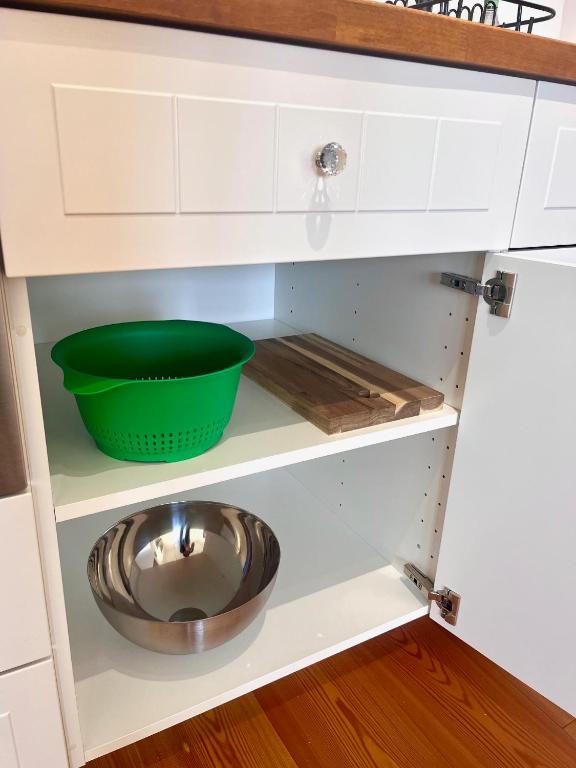 a kitchen cabinet with a bowl in the middle at LUXUS sApartments in der Kunstvilla &amp; kostenloses parken in Premstätten