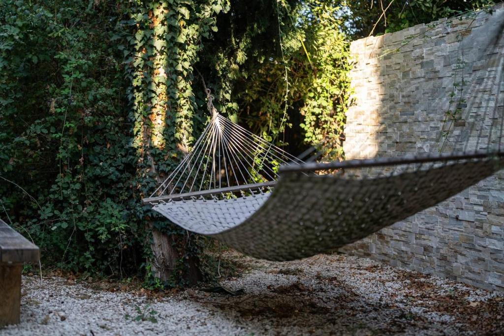 a hammock hanging from a brick wall at Maison de 4 chambres avec piscine privee jacuzzi et terrasse a Noves in Noves