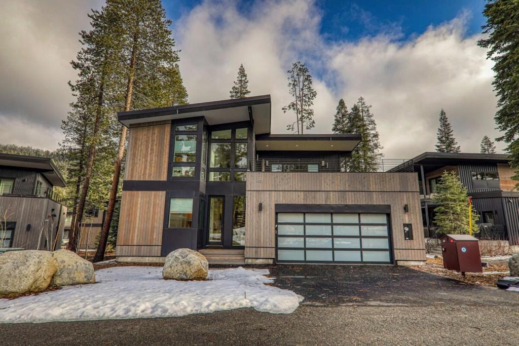 Gallery image of Luxurious 4BR - 3 Min to Palisades Tahoe! in Olympic Valley