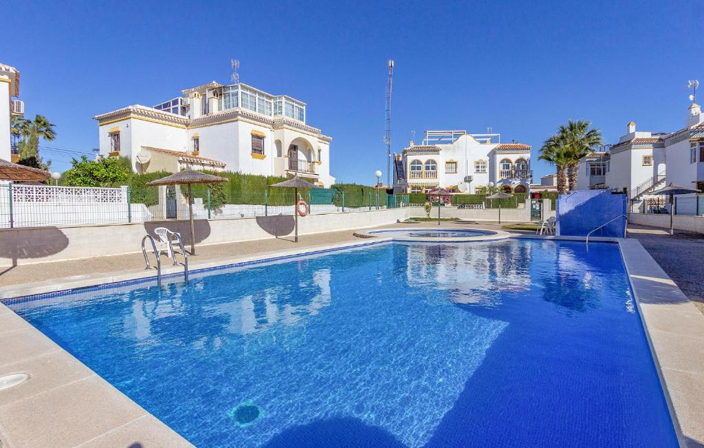 Bazén v ubytování 2 Bedroom Nice Apartment In Torrevieja nebo v jeho okolí