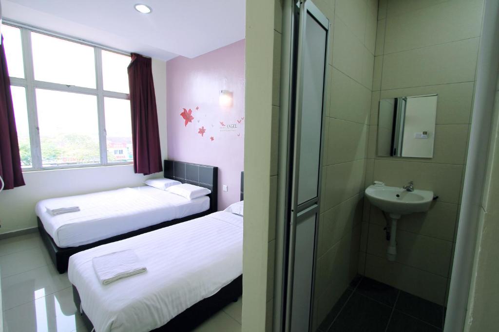 Postel nebo postele na pokoji v ubytování Max Inn Hotel