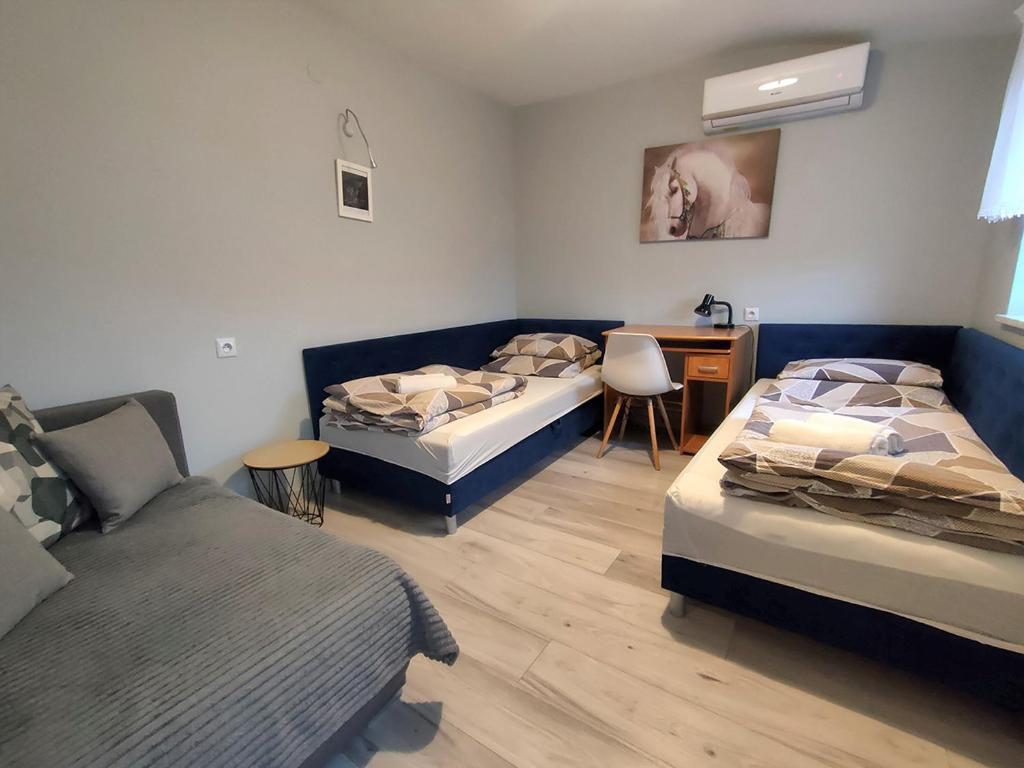 Stajnia pod Dębem - Quadruple Room