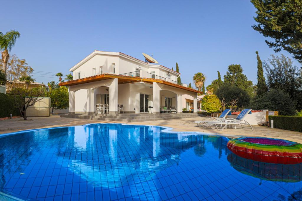 a large swimming pool in front of a house at Grand Villa Baci in Coral Bay
