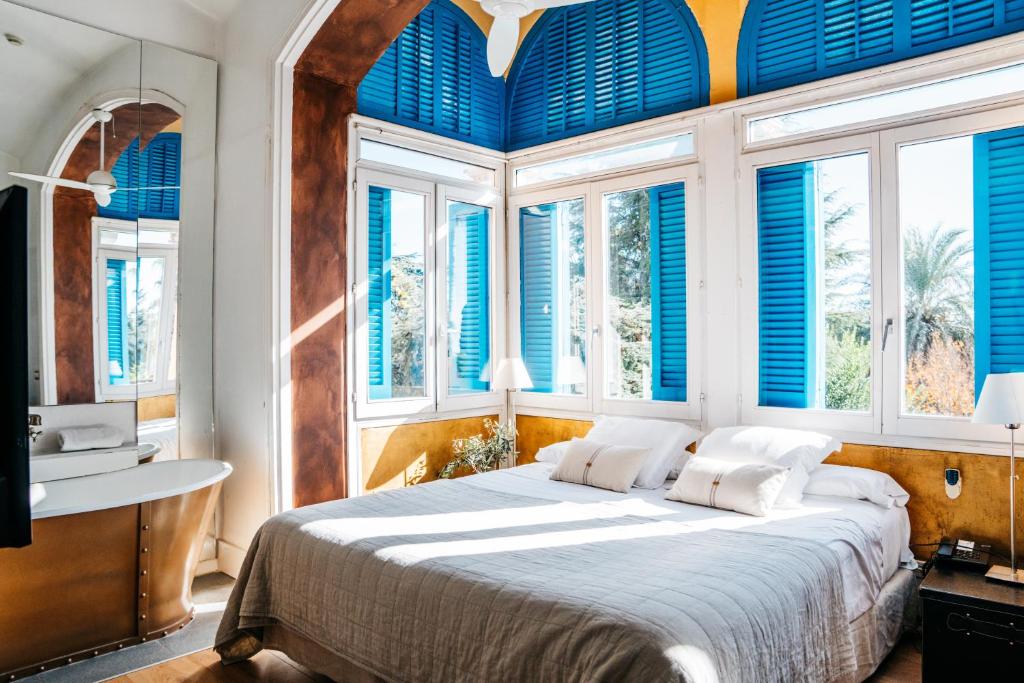Postel nebo postele na pokoji v ubytování Hotel Boutique Mas Passamaner
