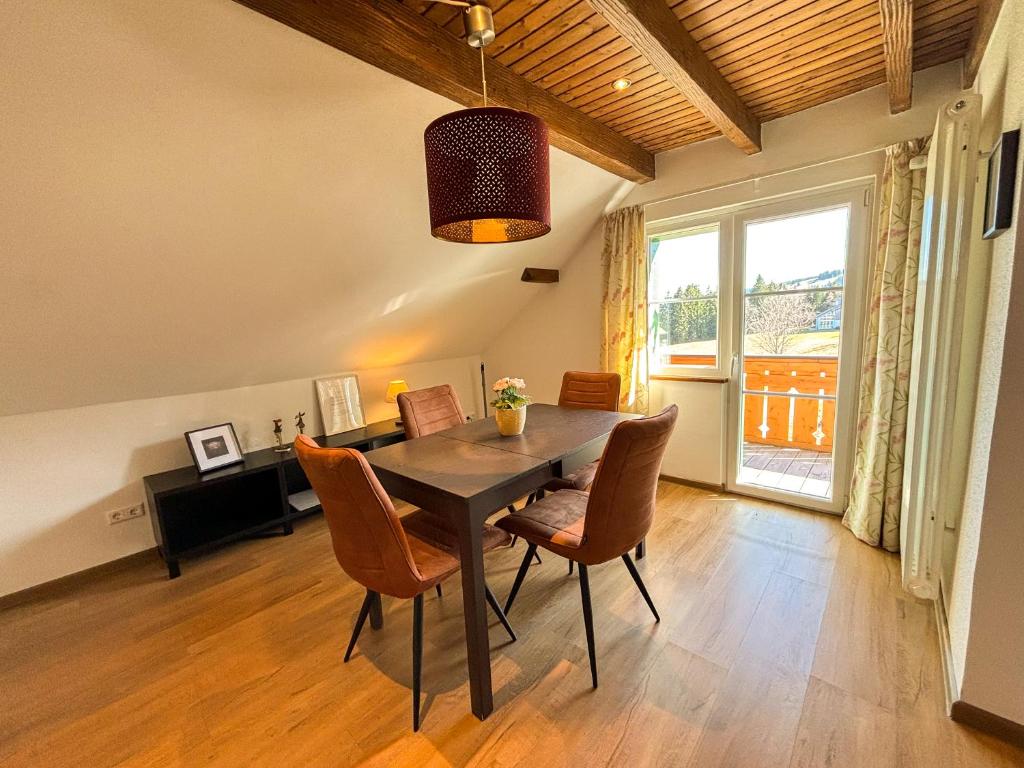 Schwarzwald-Chalet Feldberg - 两居室公寓，阳台和山景