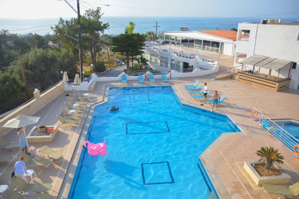 Bazén v ubytování Sunset Paradise Resort nebo v jeho okolí