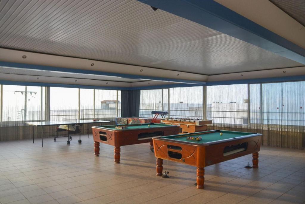Biliár nebo kulečník v ubytování Sunset Paradise Resort