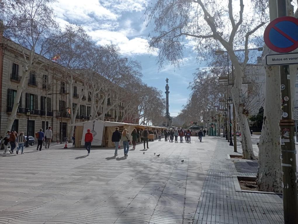 Aparthotel Rambla108 - Resim 41