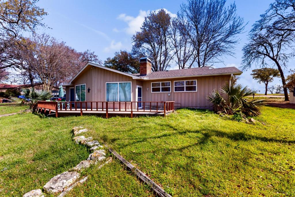 Κήπος έξω από το Laid-Back Lake House